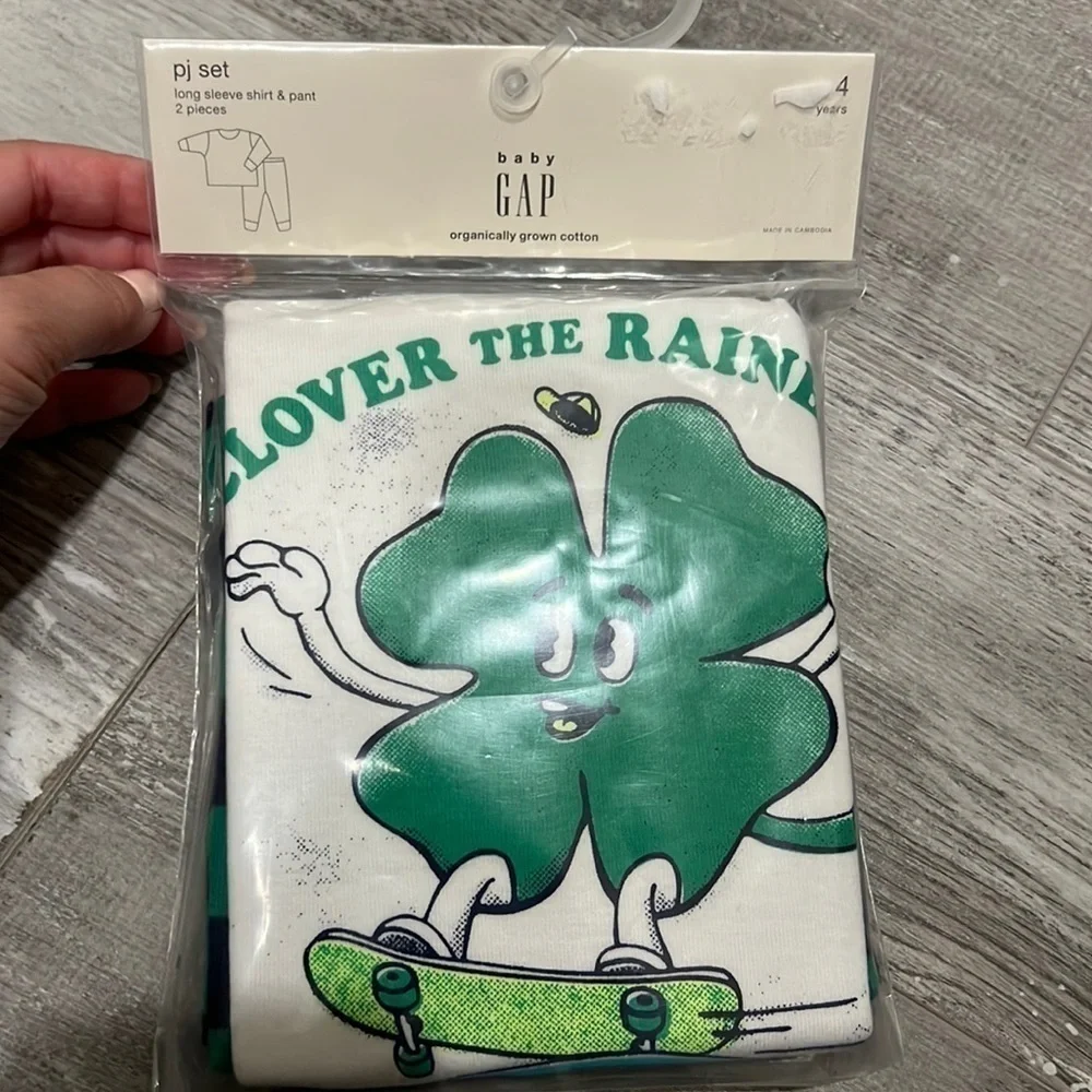GAP Kids Clover Pajamas Size 4T Boys/Girls